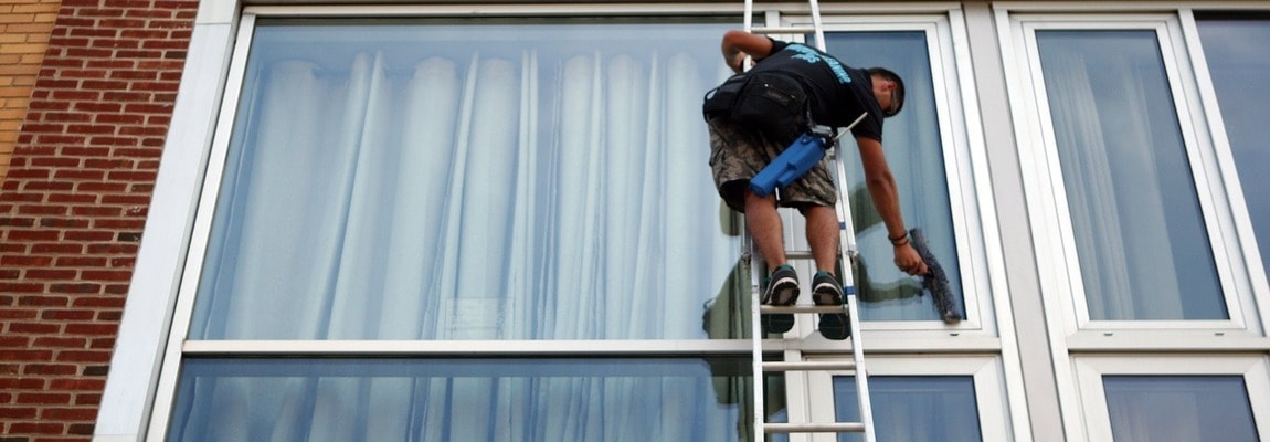 mojka-fasadov-okon-vitrin-vyvesok-1150h400-min