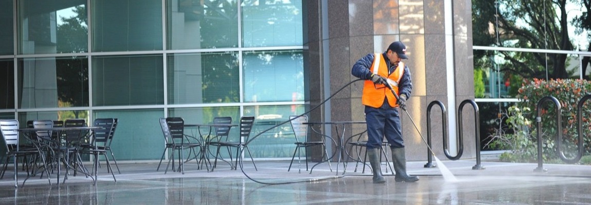 uborka-i-uhod-za-prilegajushhej-territoriej-2-1150h400-min